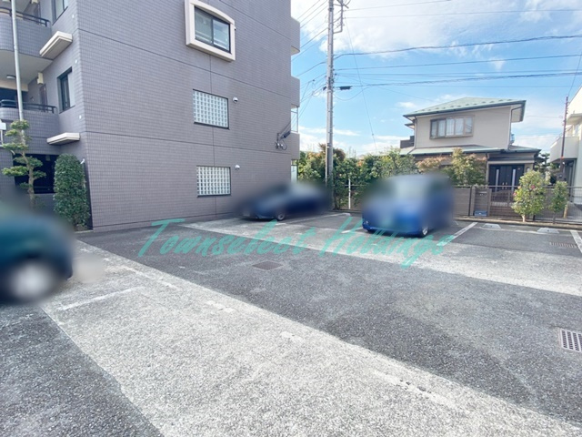 藤沢市弥勒寺３丁目の賃貸マンションの駐車場