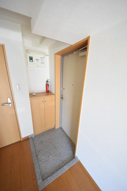 松戸市東松戸３丁目の賃貸マンションの玄関