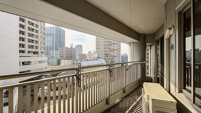 B'sタワー橋本のバルコニー