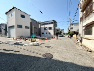 【前面道路含む現地写真】 | 大浜中町３丁　新築分譲住宅　全２区画 | ゆとりのある洗面室ですよ♪朝の身支度もスムーズにできますね！