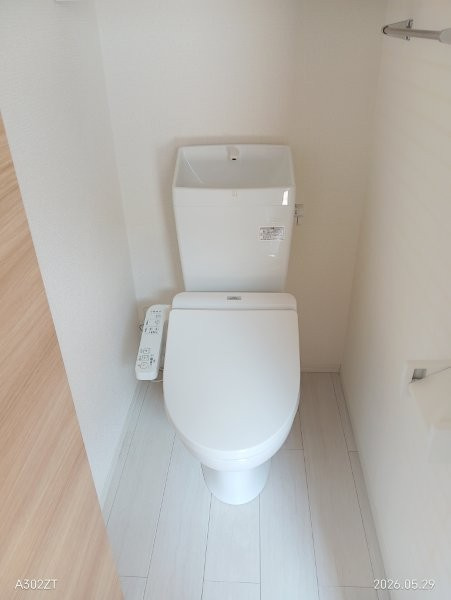 メゾンシティ７号館のトイレ|落ち着いた色調のトイレです