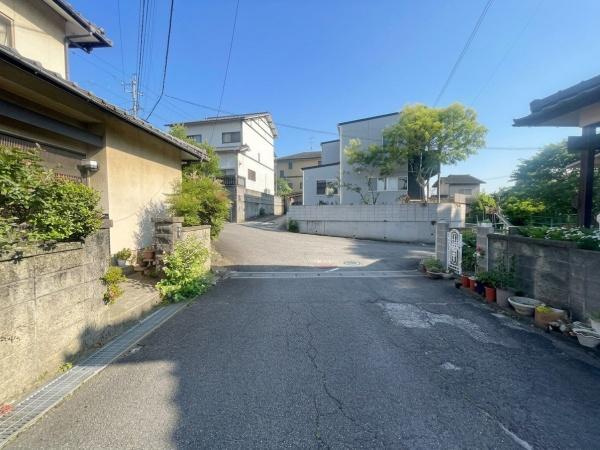 葛木土地の前面道路含む現地写真|前面道路含む現地（2026年5月撮影）