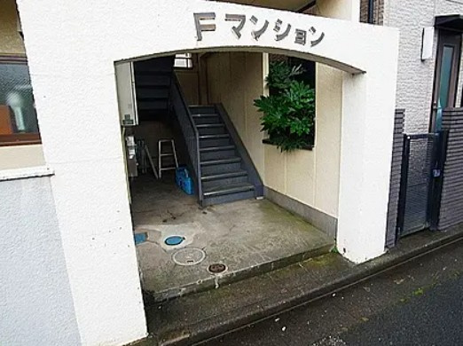 足立区竹の塚２丁目の賃貸マンションのエントランス