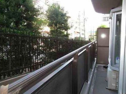 港区南麻布４丁目の賃貸マンションのバルコニー|落ち着いた時間を過ごせるバルコニーです