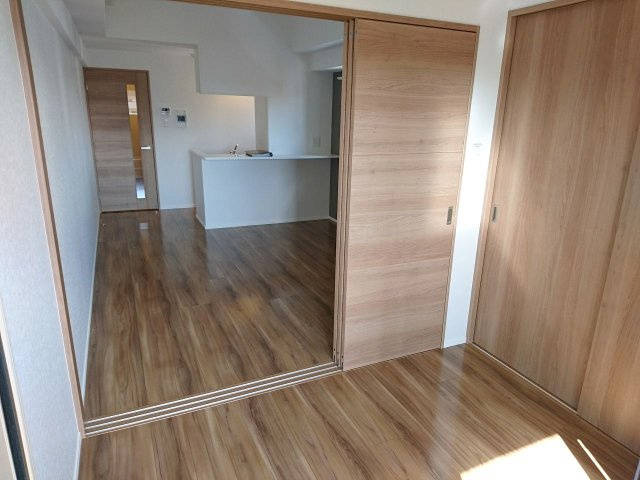新品家具付きマンション下呉服町8(KaGood福岡)の居間・リビング