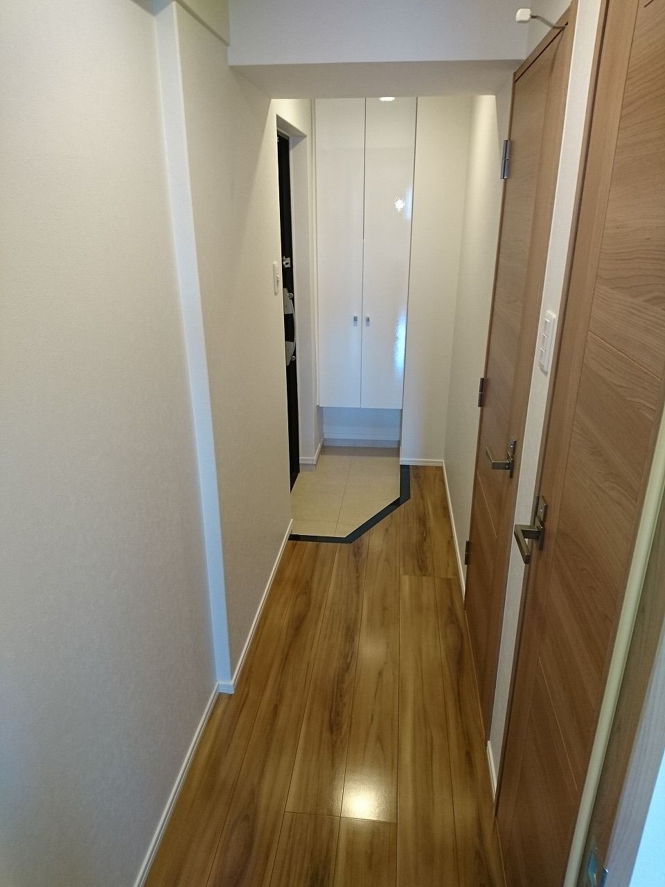 新品家具付きマンション下呉服町8(KaGood福岡)の玄関