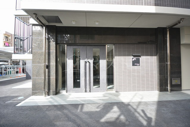 大阪市東成区大今里西３丁目の賃貸マンションのエントランス