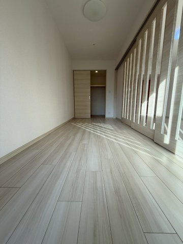 グランカーサ難波元町の洋室