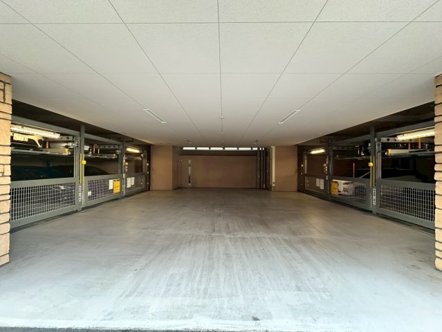 グランカーサ難波元町の駐車場