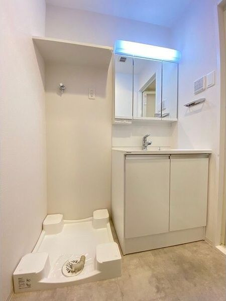 スプランディッド新大阪EASTの洗面所