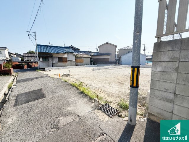 羽曳野市向野　第4期　新築一戸建ての前面道路含む現地写真|周辺は落ち着いた街並みの住宅地！子育てがしやすい住環境です！まだ未完成ですが、現地でしかわからない事もございます。是非一度ご覧ください。
