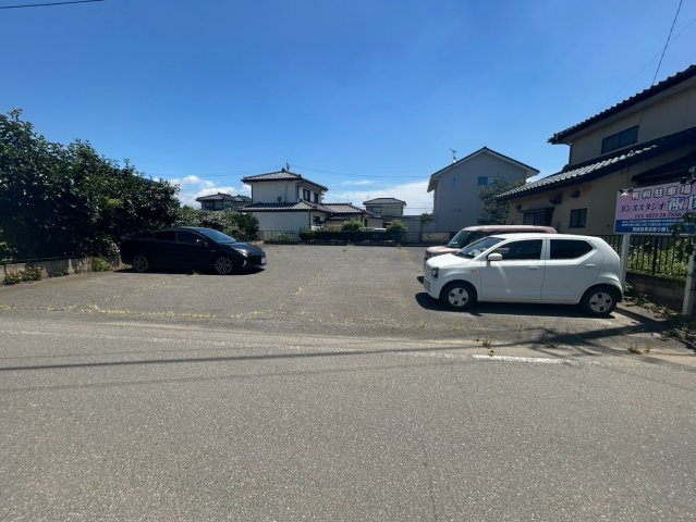 メゾン飯塚の駐車場