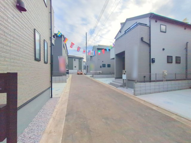 富士見市渡戸１丁目の中古一戸建の前面道路含む現地写真|北東側4.2m公道です。