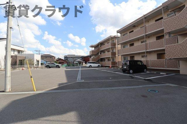 アルエットの駐車場|カースペースがあります
