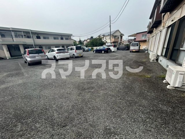 ハイツ荒田Ｂの駐車場