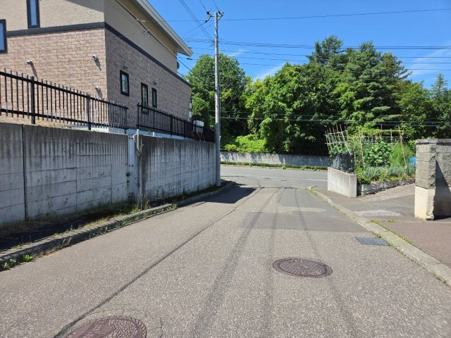 【前面道路含む現地写真】の画像
