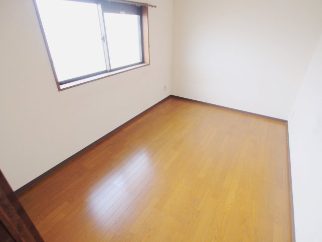 アーバンコート南幸の洋室