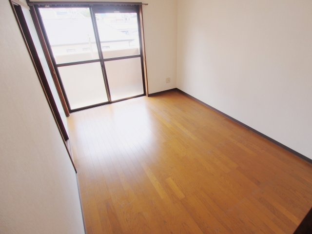 アーバンコート南幸の寝室