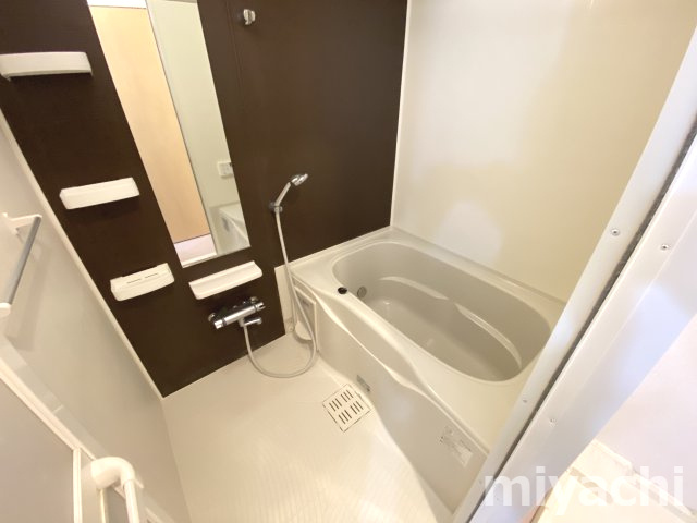 ルシール名東　Cの浴室