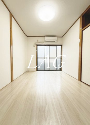 【居間・リビング】 | スワンハイツ | 洋室のお部屋です。