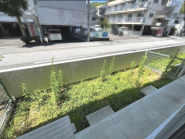千頭マンションの庭