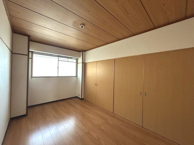千頭マンションの洋室