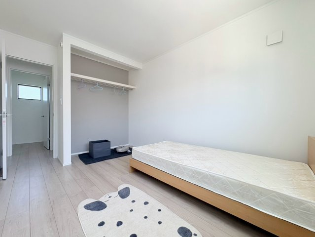 ダイマルタウン　岐阜市水主町第3　全2区画分譲の洋室|全居室に大型収納を設置。窓ガラスは断熱性能や結露防止効果の高いLOW-E複層ガラスを採用しています。