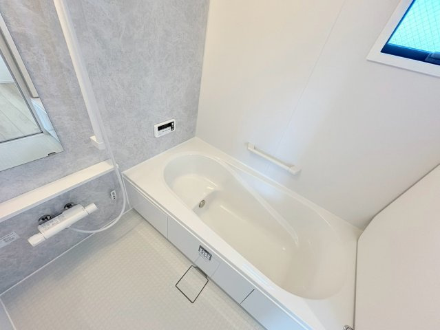 ダイマルタウン　岐阜市水主町第3　全2区画分譲の浴室|高断熱浴槽の為、４時間後も湯温低下約2.3度と暖かさを保ちます。暖房乾燥機もあり快適に入浴できます。