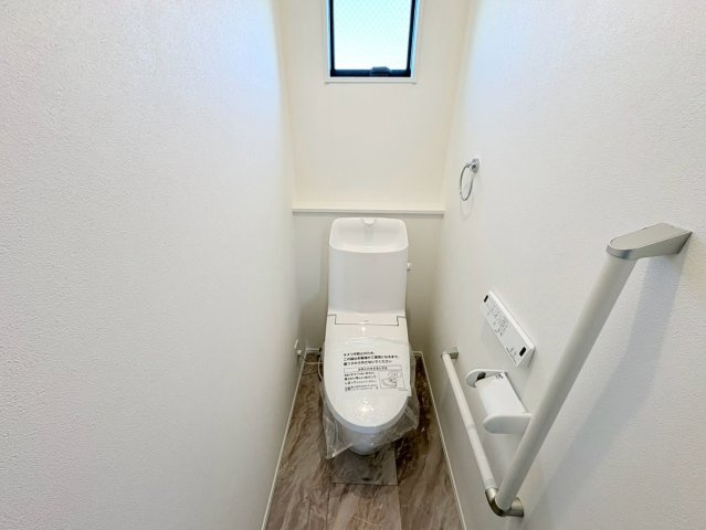 ダイマルタウン　岐阜市水主町第3　全2区画分譲のトイレ|新素材「アクアセラミック」は、便器洗浄やお掃除をするたび汚物を浮かせて洗い流すのでお掃除楽々です。