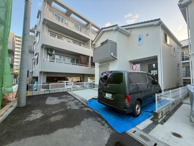 ◆◆那覇市仲井真-4号棟の前面道路含む現地写真|4号棟外観