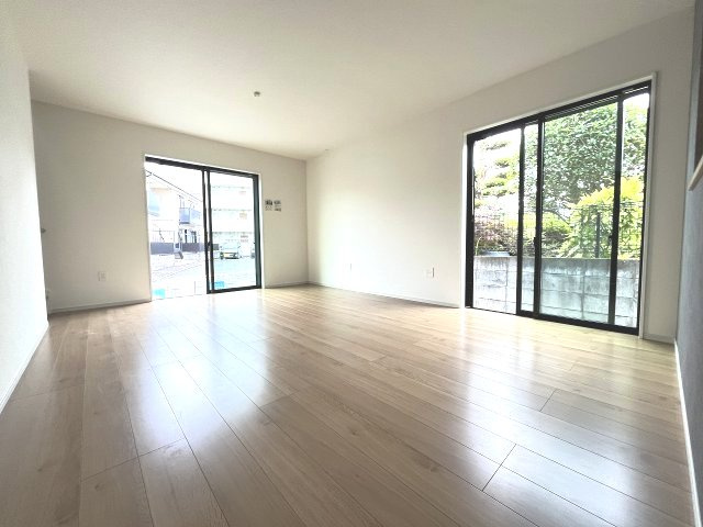 【居間・リビング】 | 福岡市東区青葉6丁目4期　5号棟（全6棟）【仲介手数料無料・0円】 | 施工例。施工例は完成時と異なる場合があります。