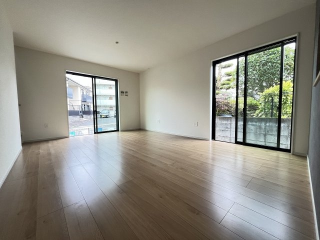 【居間・リビング】 | 福岡市東区青葉6丁目4期　6号棟（全6棟）【仲介手数料無料・0円】 | 施工例。施工例は完成時と異なる場合があります。