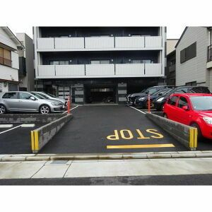 GRANDUKE新栄の駐車場