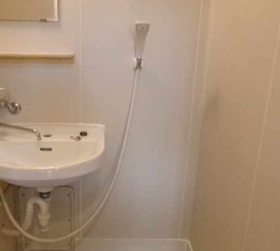 町田市小川４丁目のアパートの洗面所