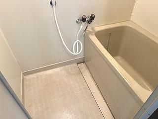 青梅市谷野のアパートの浴室