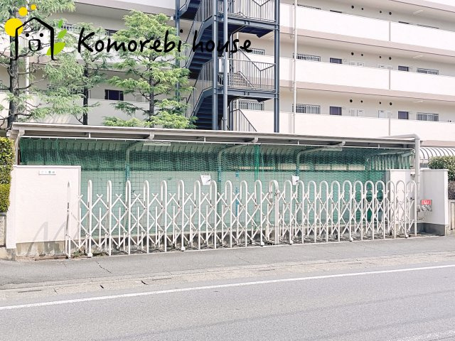 シャルマンコーポ大宮七里　の駐輪場