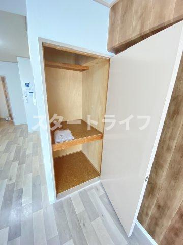 大阪市淀川区宮原４丁目の賃貸マンションの収納