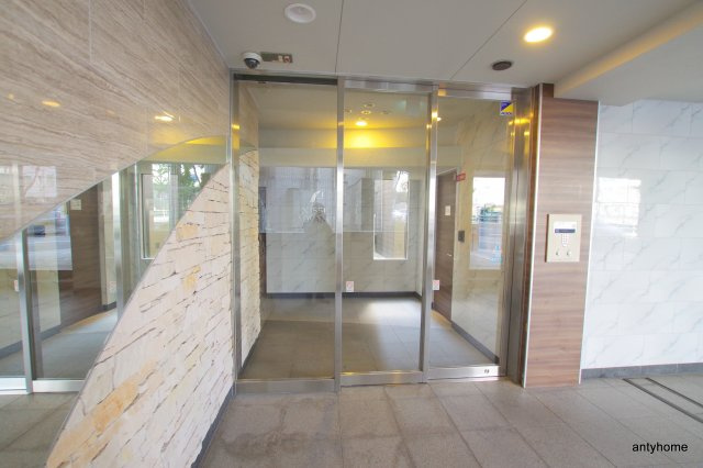 アドバンス西梅田4エール　仲介手数料無料のエントランス