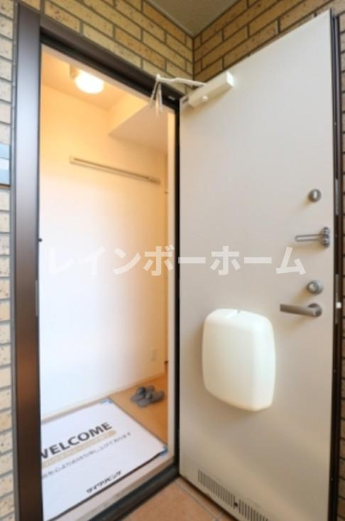トレグラース　Ｂ棟仲介手数料（賃料の1.10ヵ月）の50％OFF対象物件！の玄関|明るい玄関です