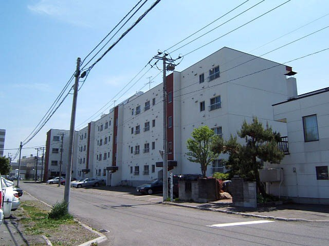 GRAND CREST（旧：横田ハイツ）