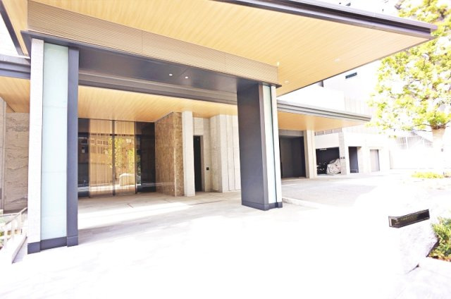 大阪市北区中津１丁目の新築マンションのエントランス