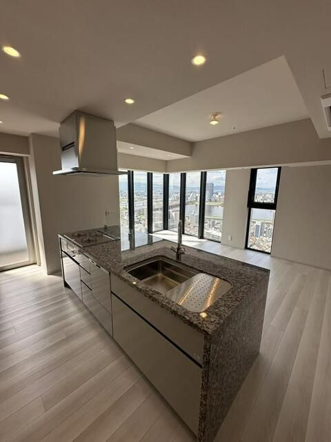 大阪市北区中津１丁目の新築マンションのキッチン