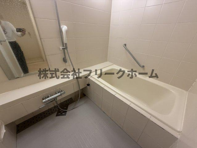 武蔵野市中町３丁目の賃貸マンションの浴室