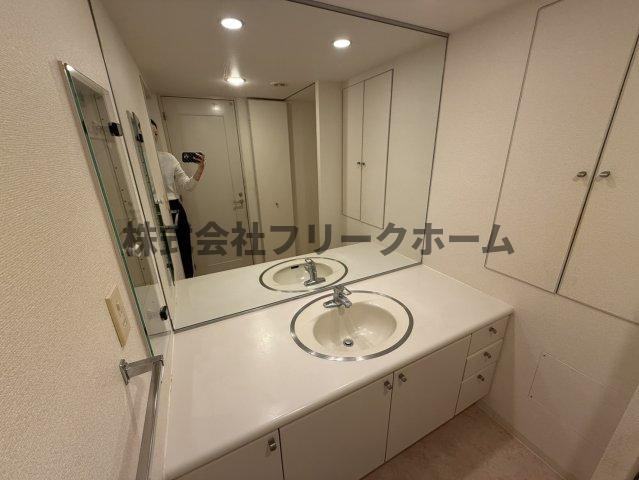 武蔵野市中町３丁目の賃貸マンションの洗面所