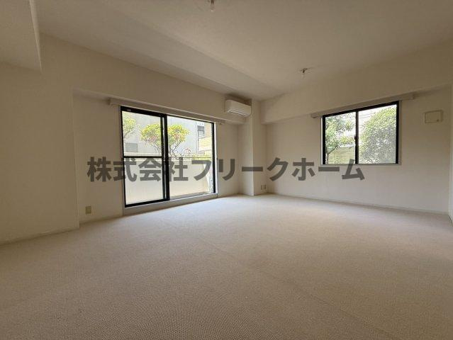 武蔵野市中町３丁目の賃貸マンションの居間・リビング