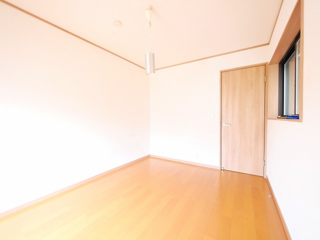 奈良市南紀寺町　貸家の洋室|広々とした洋室です