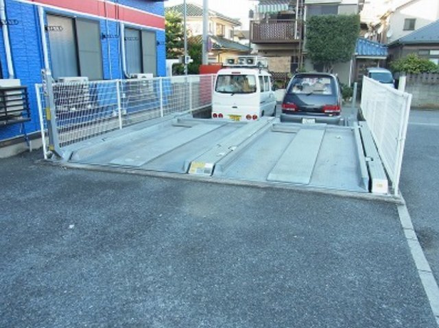 レオパレスANNEX新川崎の駐車場