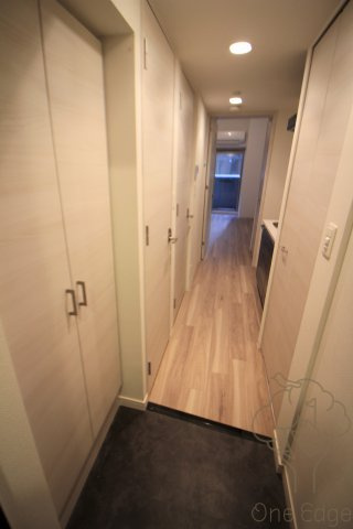 プレサンス南森町ライズの玄関