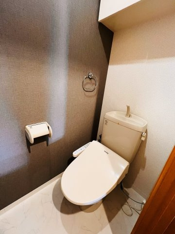 ルミエール21(筑後)のトイレ|落ち着いた色調のトイレです