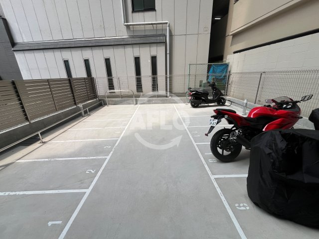 セレニテフラン難波の駐車場|セレニテフラン難波　バイク置場